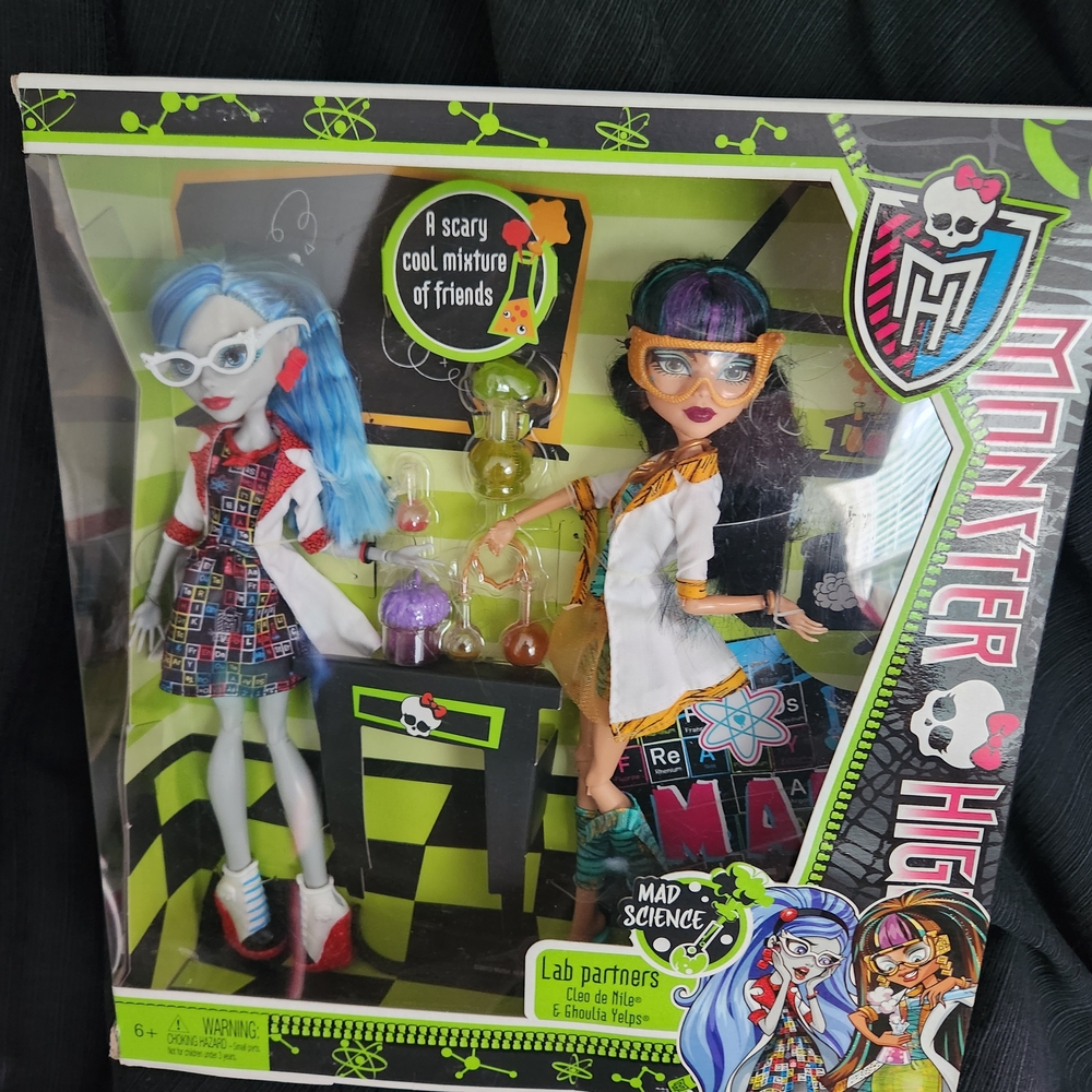 Monster High Mad Science- Ghoulia And Cleo New In Box